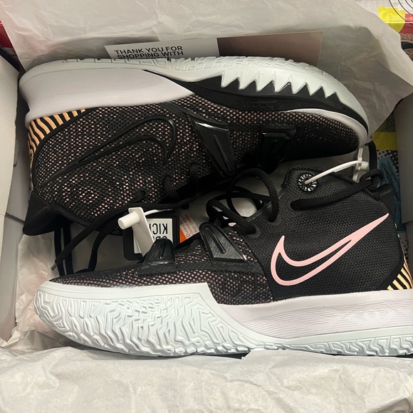 Nike Other - Kyrie Irving Ripple Effect Sneakers